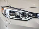 【LEDヘッドライト】先進のLEDテクノロジーを採用。放射される白色光の周波特性は太陽光に近く、バイキセノン・ヘッドライトを上回るコントラストで更に明るく輝きます!