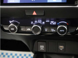 フルオートエアコン搭載。好みの温度に設定するだけで、風向や風量を自動でコントロール!いつでも快適な車内環境に。
