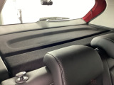 トノカバー付き。荷室のプライバシーを守ってくれます。見た目もスッキリ、防犯性も高まります。