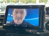 画面でテレビ映像を楽しめる装備です。停車中の待ち時間に番組を視聴でき、車内で過ごすひとときの楽しみが広がります。画面表示も見やすく、使い方の幅が広がります。