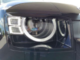 フロントフェイスを際立たせるLEDヘッドライト。明るく照らすのはもちろんのこと、耐久性にも優れており、最新のシステムを搭載しております。