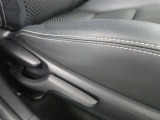 運転席の座面はお好みの高さに調整もできます♪