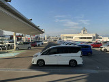 大型駐車場完備で豊富な在庫車です^ー^ご来店お待ちしております