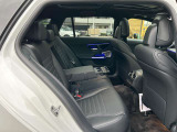 メルセデス・ベンツの定める厳しい基準をクリアしたお車のみをご案内させて頂きます。納車前整備はメーカー規定に基づき当店3Fの指定工場で入念に行なわれます。熟練のメカニックがお客様のお車を整備致します。