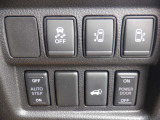 運転席からオートスライドドアの操作ができます。