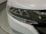 LEDヘッドライトは、点灯の瞬間から最大光量を発揮し、突然暗くなるトンネルなどでの安定感を高めます。