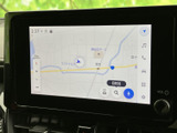 地図を画面いっぱいに表示でき、現在地や周辺の道路を確認しやすい案内画面です。目的地検索にも使えるため、初めて訪れる場所への移動をサポートしてくれます。