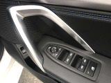 BMWの分厚いドアは、もしもの時にも搭乗者を守ってくれます。