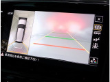 バックカメラ トラフィックアラートで苦手な駐車も楽々できます.