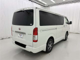 後ろから見ると車の印象も変わりますね♪
