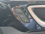 運転席は2つのシートポジションメモリー機能が装備されております。