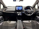 見通しのよいすっきりとした視界で、誰でも運転しやすいです。運転のしやすさは疲れにくさにも繋がりますよ♪