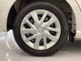 自社整備工場で点検整備をおこなってからお渡ししています。車検が残っている場合は『12ヶ月点検整備』を、車検整備付きの場合は『車検整備』をおこないます。整備費用は車両本体価格に含まれています。