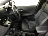 高いホールド性で運転姿勢が安定します。長距離ドライブでも疲れにくいのが魅力です。快適なドライビングライフをお送りください♪