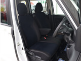お車選びをお楽しみ頂けるよう、在庫車の展示スペースを十分に確保しております。