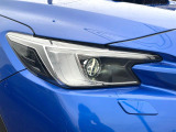 【LEDヘッドライト】悪天候や夜間走行時も良好な視界を確保し安心して運転できる高輝度LEDヘッドライトを装備!点灯速度が早く、消費電力も抑えられています。