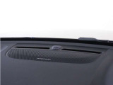 【harman/kardon】世界のオーディオファン垂涎のプレミアムサウンドシステムを搭載。原音に近い音場空間を忠実に再現。乗る人すべてに最良の音響体験を提供します。