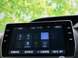 音源選択の画面から、AM・FMラジオやBluetoothなどを選べます。接続方法が画面に並んでいて確認しやすく、その日の気分や利用シーンに合わせて音楽やラジオを楽しみたい方に便利な装備です。