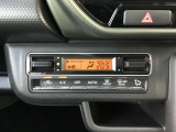 オートエアコンですので車内の温度管理も簡単に行えて快適です^^