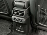 内装はシンプルに使い勝手を考え作られています。お車を運転する感覚をダイレクトに体感して頂けます。室内も広くロングドライブにも快適にお過ごしいただけます。