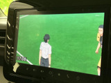 テレビ映像を画面で楽しめる装備を備えています。停車中の休憩時間などに映像を視聴でき、車内で過ごすひとときの楽しみが広がります。視聴は安全のため停車時にご利用ください。