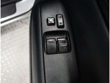 パワーウィンドウ装備!ドアの内張りにある昇降スイッチで、電動で窓の開閉ができます♪やっぱりあると便利な装備ですね♪
