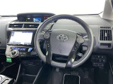 運転席まわりです。 各操作スイッチは使いやすい位置に配置されてます。