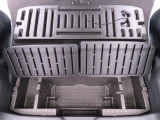 フレキシブルボードが標準装備なので荷室床の高さや形を変えることで、積む荷物に応じて使い分けできるアレンジ性が高い機能です。