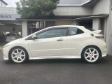 中古車は全てWeb在庫です。現車はストックヤードにて保管しており常時展示はしておりませんので、現車をご確認の場合は事前にお電話にてご連絡お願い致します。075-922-2313 定休日:毎週水曜日