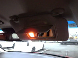 照明、バニティミラー付きサンバイザーです。