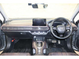 操作性に優れた運転席となります!小物入れや各ボタンの配置にこだわり、使いやすいです!座り心地もよく視認性も良好なのでロングドライブもお任せ下さい!