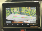 【バックカメラ】駐車時に後方がリアルタイム映像で確認できます。大型商業施設や立体駐車場での駐車時や、夜間のバック時に大活躍!運転スキルに関わらず、今や必須となった装備のひとつです!