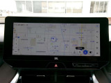 DCM(専用通信機)を装備したコネクティッドナビです。なお無償でのご利用期間は限定(令和10年12月まで)されています。詳しくは営業スタッフにお問い合わせください。