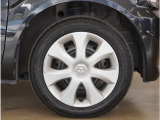 【ホイールキャップ】車に良く似合う純正ホイールキャップが装備されています。ノーマルタイヤ、スタッドレスタイヤも広島マツダにお任せください。