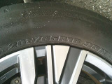 タイヤサイズは、205/65R16です。