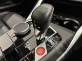 8速ステップトロニック付AT I-driveコントローラーでモニター部分を操作します。直感的に使用することが可能です。