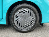 デザインの良い純正フルホイールカバー、タイヤサイズは185/60R16になります