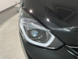 LEDヘッドライトは、点灯の瞬間から最大光量を発揮し、突然暗くなるトンネルなどでの安定感を高めます。