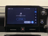 ディスプレイオーディオを装備。スマホとクルマをつなぐことで、これまでのナビに加えて、いろんなサービスが楽しめます。 CD/DVDプレーヤーが有り音楽や映像も楽しめます。
