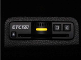 装備されているビルトインタイプのホンダ純正ETC車載器です。セットアップしてからご納車致します。ETCカードを差し込めば高速道路の出入り口ゲートを楽々通過出来ます。