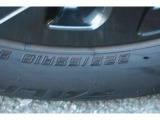 タイヤサイズは225/55R18です。