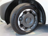 タイヤサイズは185/65R15です。