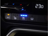 【シートベンチレーション】シートに取り付けられたファンでシート表面の空気を吸い込み、シートの表面を換気します。