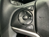 ステアリングにオーディオ操作スイッチが付いています。オーディオ画面に直接タッチしなくても操作が出来ますので、運転に集中できます。
