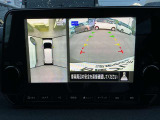 【アラウンドビューモニター】周囲を見渡せる映像で、スムースな駐車をサポートします