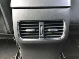 後部座席にもエアコン吹き出し口がしっかり装備されています。
