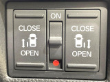 【両側パワースライドドア】スマートキーや運転席のスイッチで後席両側スライドドアの開閉が可能♪電動だから力を入れてドアを開ける必要が無く、小さなお子様でも簡単に開け閉めでき快適です♪