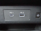 充電用USB&ワイヤレス充電機能装備です!