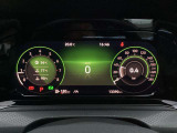デジタルメータークラスター''Digital Cockpit''により視点移動が少なく疲労を軽減できます。