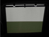 ◆スクリーンサンシェード◆リアドアに装備されています。日差しを和らげ、プライバシーの保護にも役立ちます。後部座席にお子様を乗車させるときも、ゆっくりお昼寝できます♪